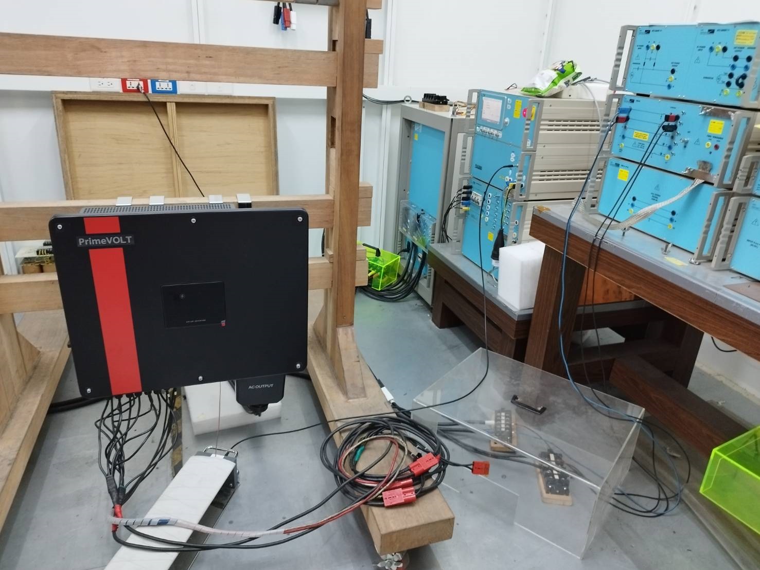 新望 PV-50000S2-U 變流器進行「電性快速暫態/叢訊免疫力測試」